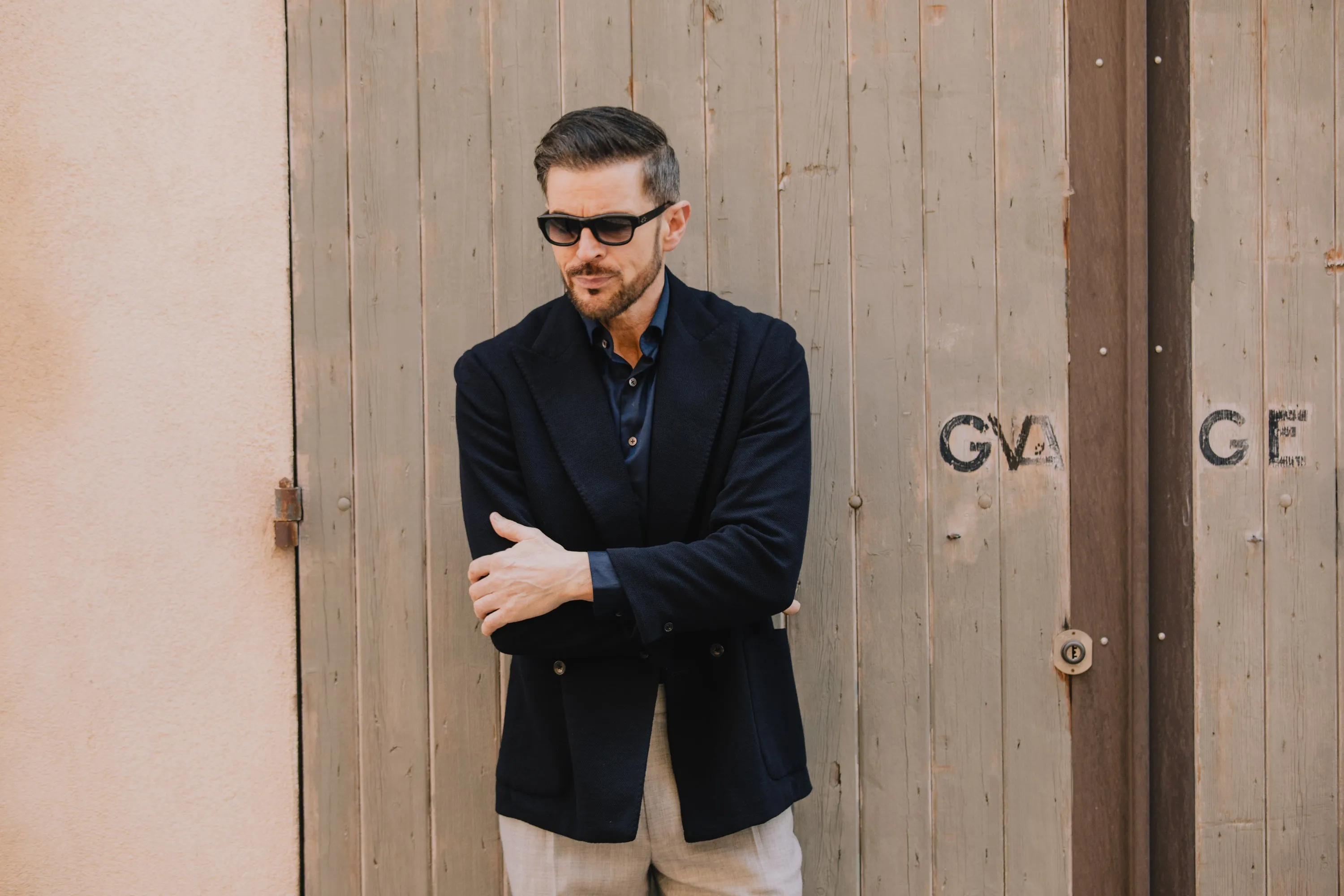 Casual Collar, Single Cuff Shirt in Navy Jersey