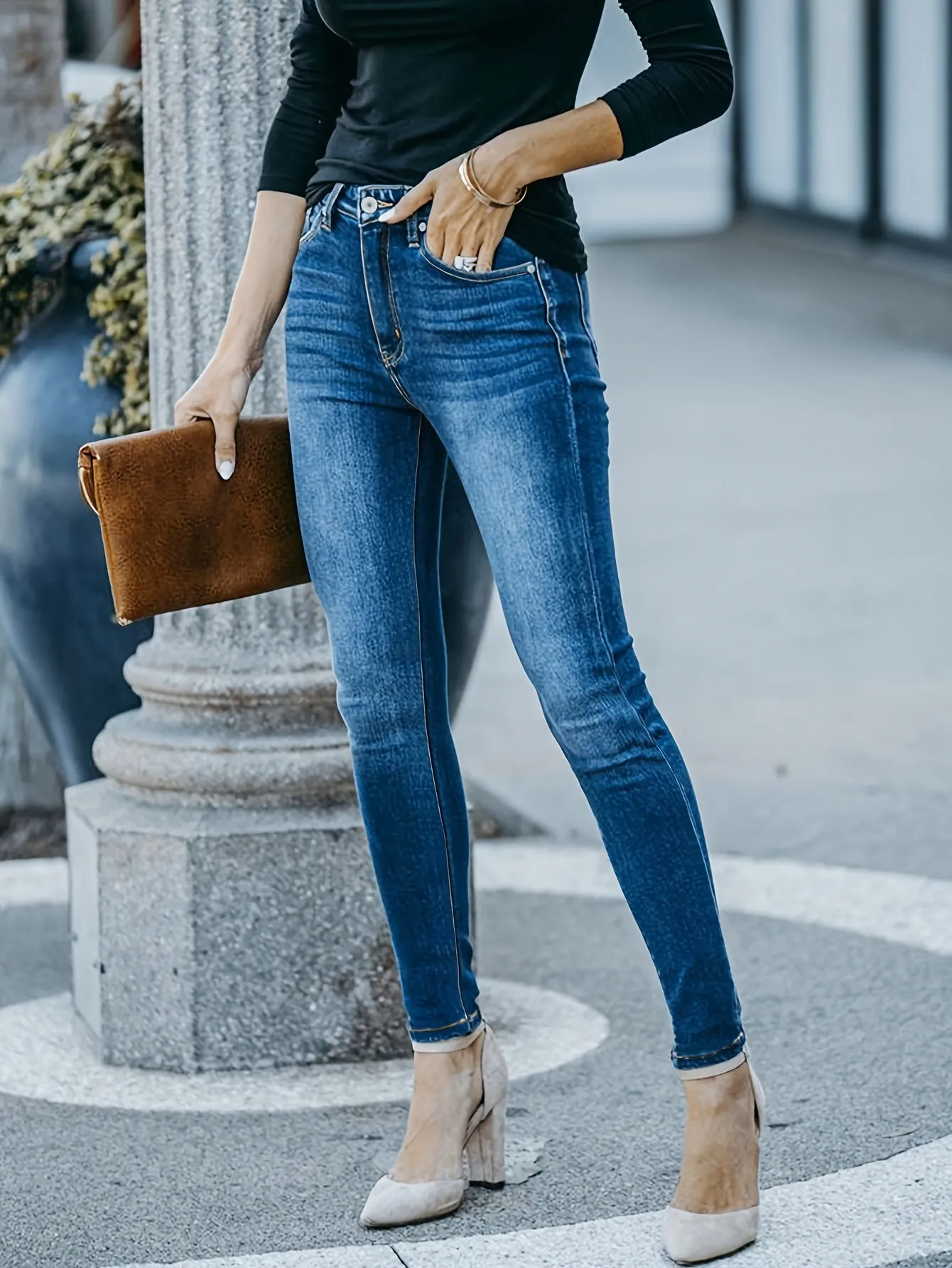 Stretchy slimfit midrise jeans for casual everyday wear