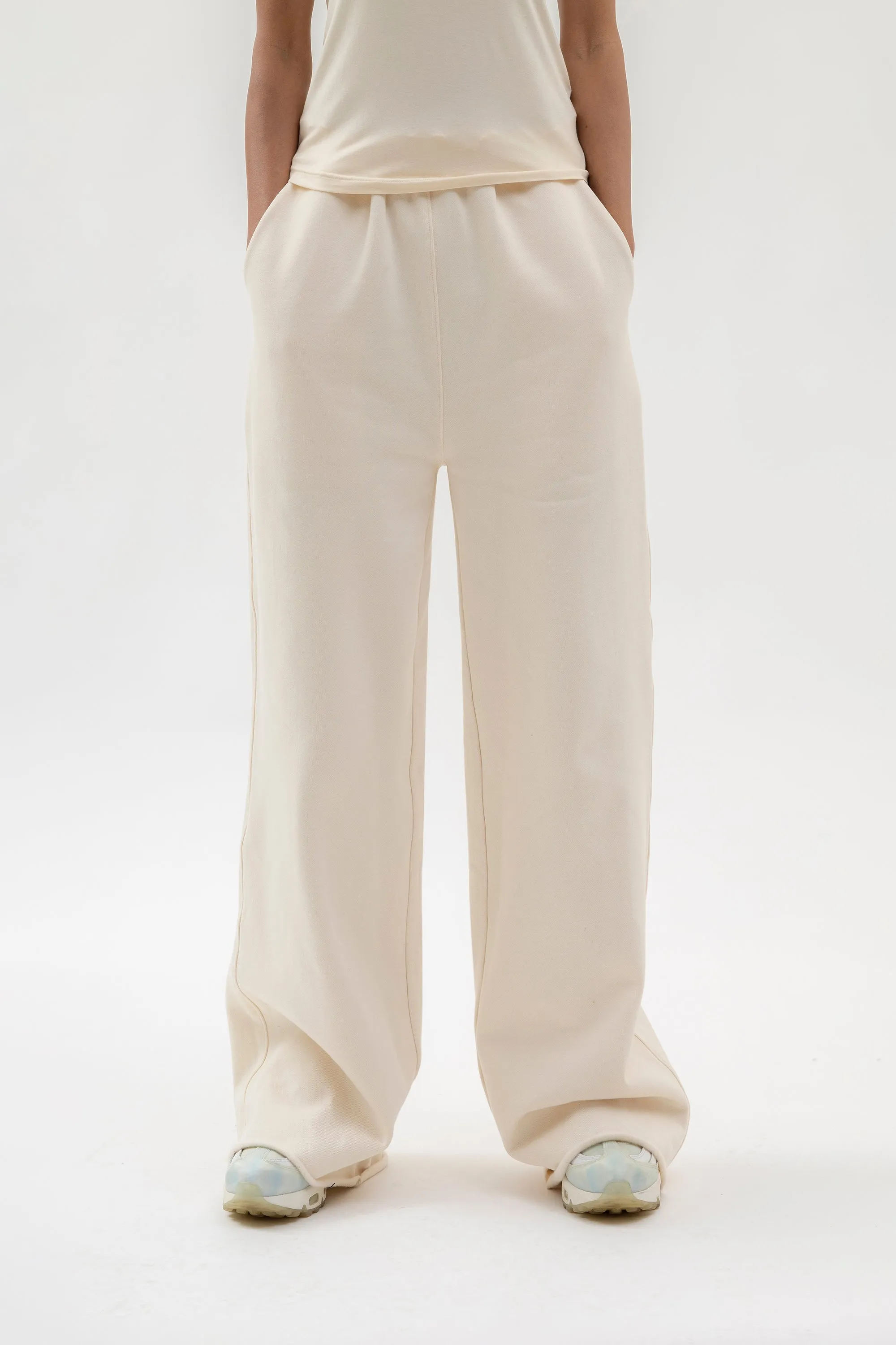 Wide-leg pant